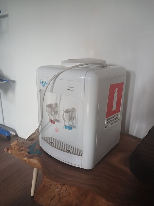 Работающий диспенсер + два бутыля