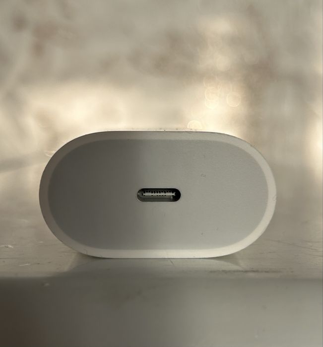 Оригинал Apple 20W USB-C.