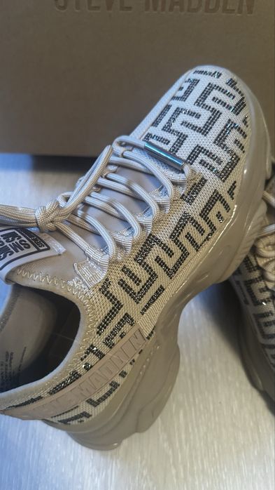 Adidasi Steve Madden noi cu cutie