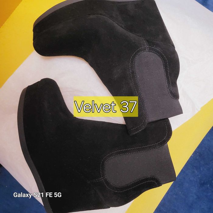 Christelen B., , Velvet 37, Velur
