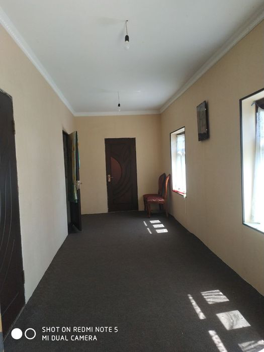 Uy 4,3 sotx sotiladi xamma sharoitlari bor gaz,svet,suv bor 4 xona