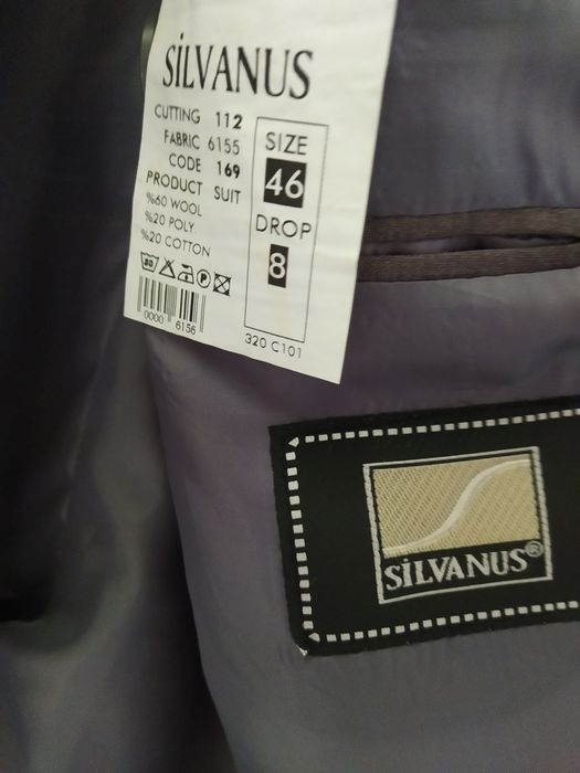 Продам. мужские костюмы