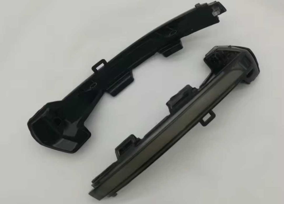 Динамични бягащи мигачи за огледалата за VW Passat Arteon Пасат Артеон