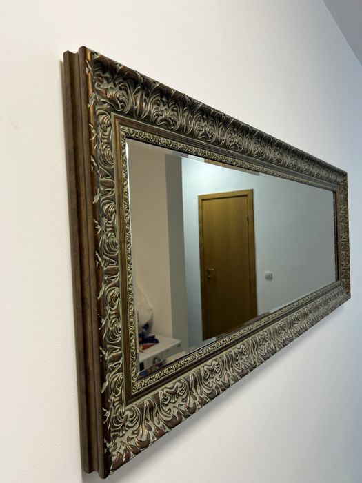 Декоративно огледало с масивна рамка