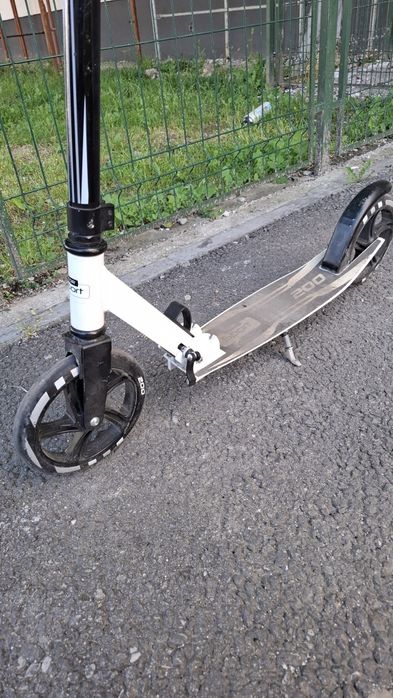 Vând trotinetă model mare