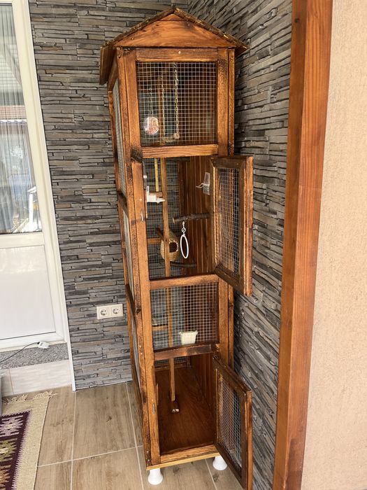 Colivie papagali din lemn