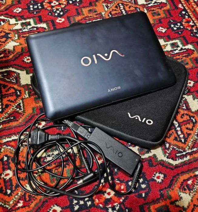 Продается оригинальный компактный ноутбук Sony Vaio в полном комплекте