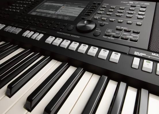 Yamaha PSR S 775