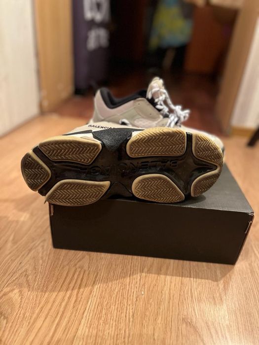 Кроссовки женские