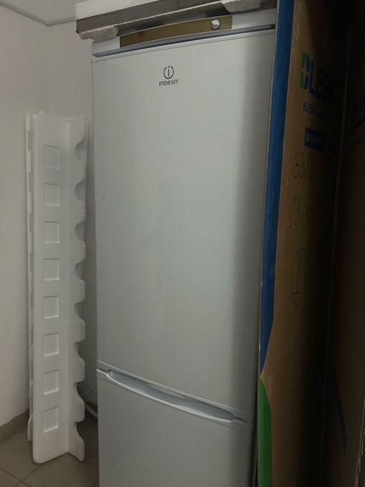 Холодильник Indesit