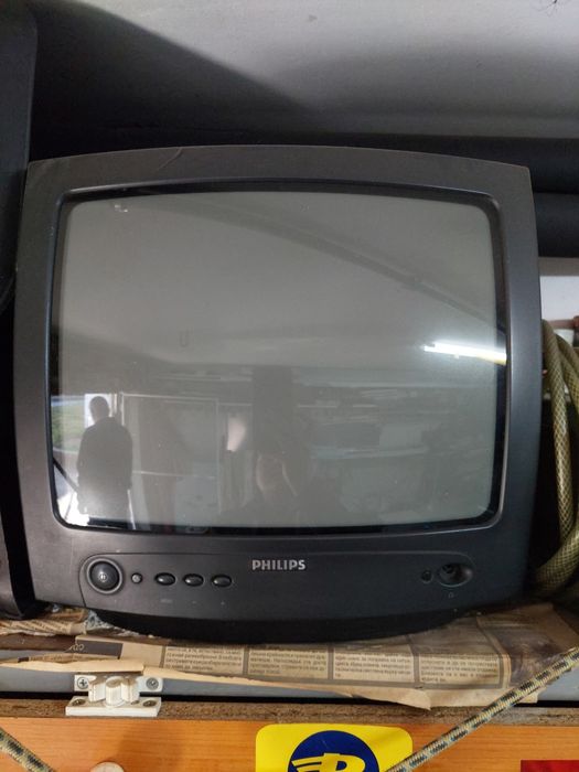 Телевизор малък черен