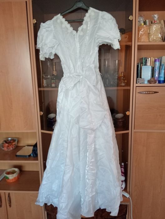 Rochie mireasă cu mănuși scurte