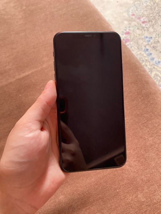 Продам айфон 11 про мах