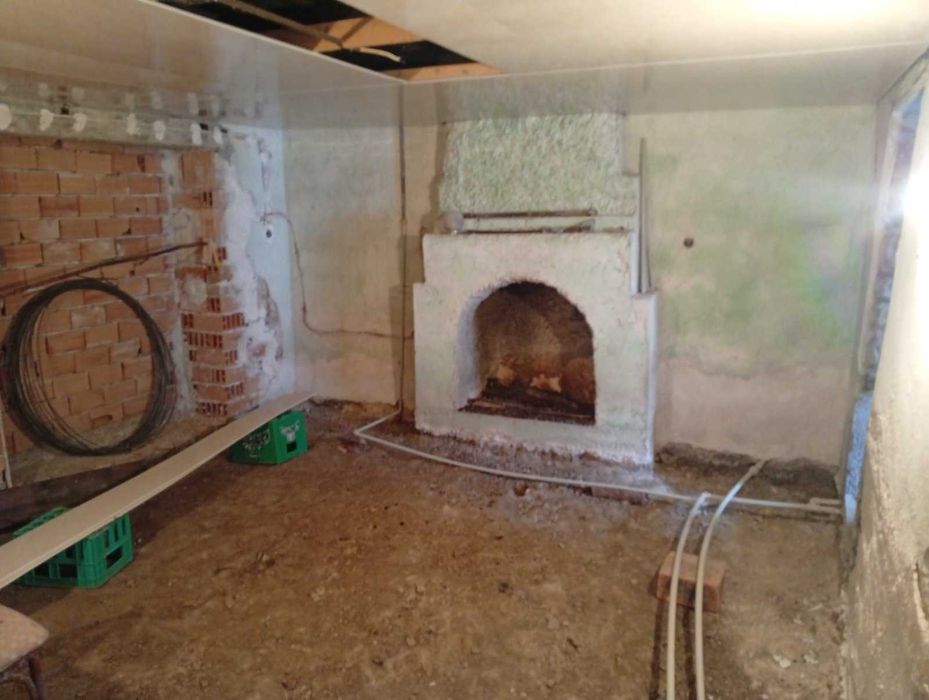 Двуетажна къща разположена в с.Динево,обл.Хасково