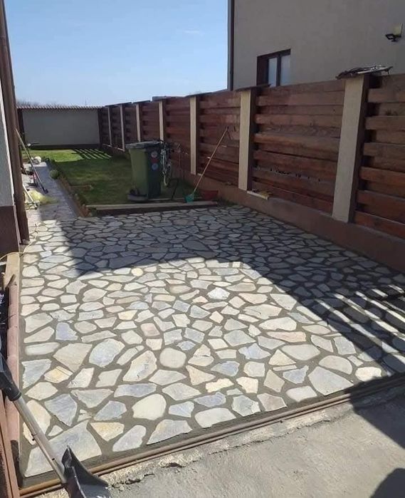 Vand si montez Piatră Naturală de Grecia  pret 60 lei m2 fără montaj.