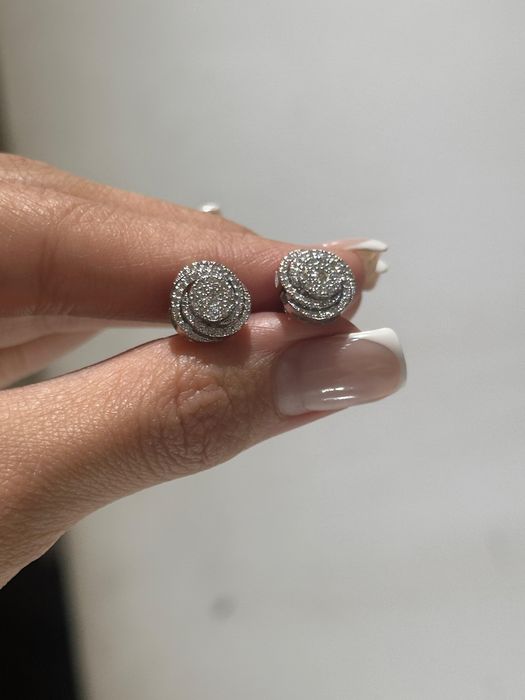 пусеты с бриллиантами