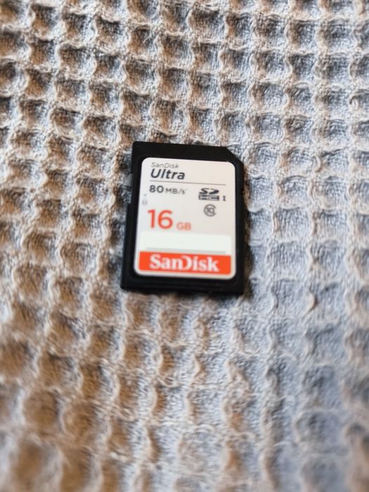 Sony Cyber-shot DSC-HX60 – 20.4 MP / 30x zoom / Wi-Fi / NFC