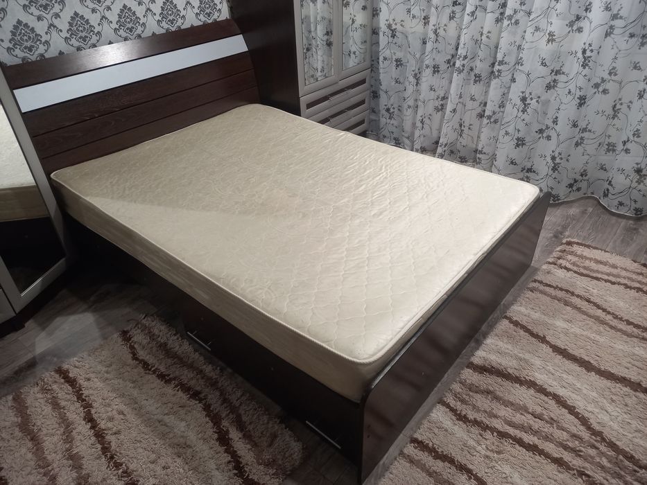 Продам 2-х спальную кровать