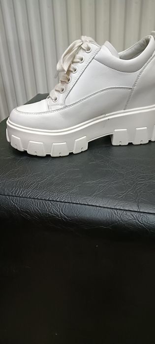 Vând ghete dama noi