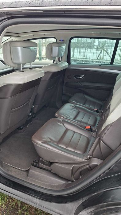 Renault initiale paris 7 locuri