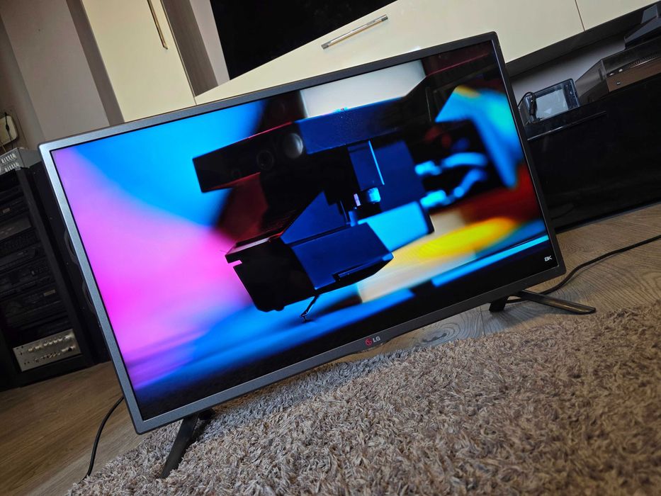 Televizor LG 82 CM FULL HD