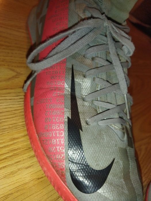 Оригинални Футболни обувки Nike 42номер