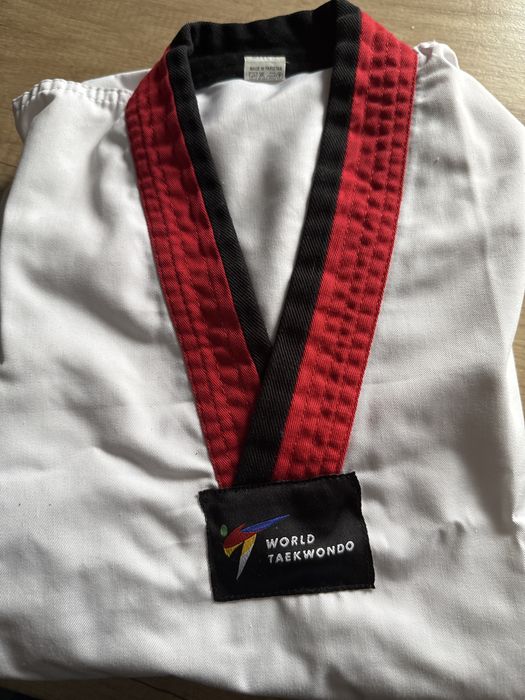 Кимоно для таеквандо для деаочки 8-10 лет