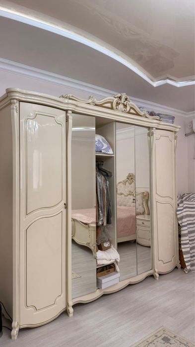 Продается спальный гарнитур