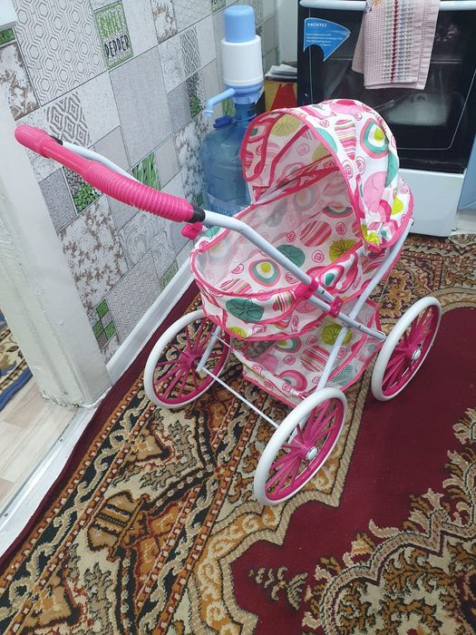 Игрушечная коляска для кукол