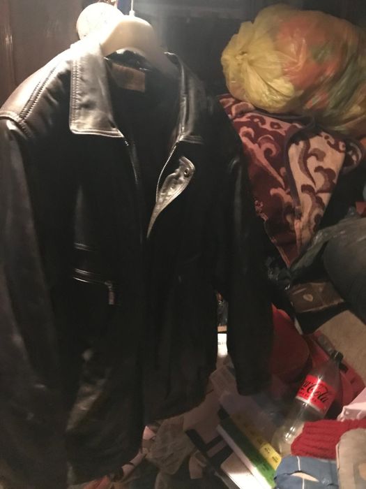 Vând geaca piele cu blana nouă