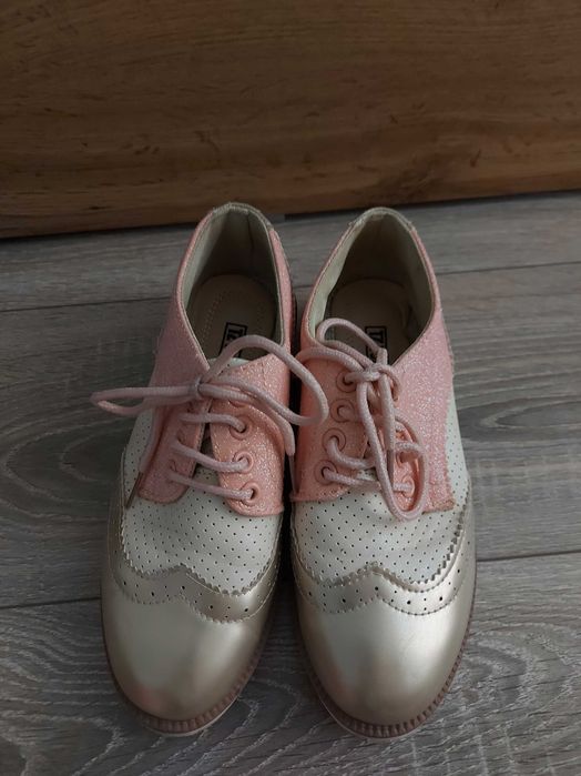 Ефектни пролетни обувки