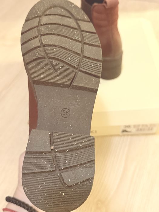 Botine/ ghete din piele CCC, marimea 36