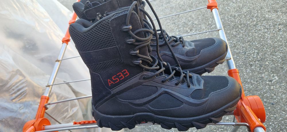 Vând bocanci barbati nr. 43