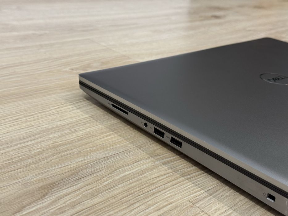 17.3’FHD IPS/RTX A4000 8GB/Dell Precision 7760/i7-11850H/32GB/512GB