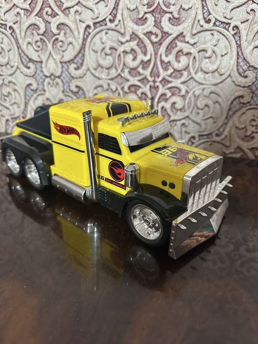 Грузовик Hot Wheels
