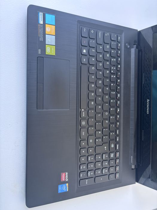 Laptop Lenovo pentru piese  cu display defect