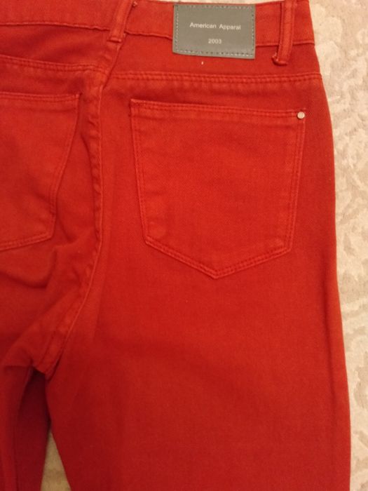 Продам женские джинсы