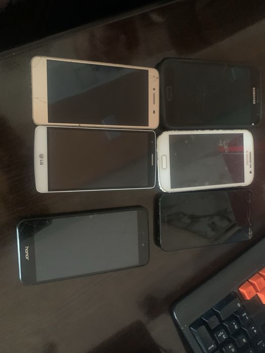 6 телефонов некоторые работают