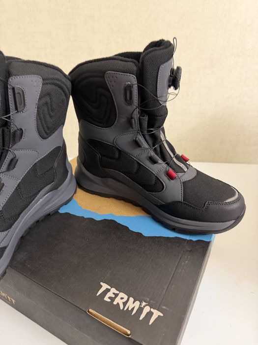 Продам новые,зимние сапоги.