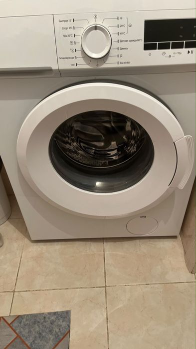 Стиральная машина Hansa WHE7120WL белая