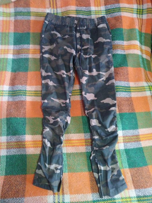 Дънки слим камуфлажни