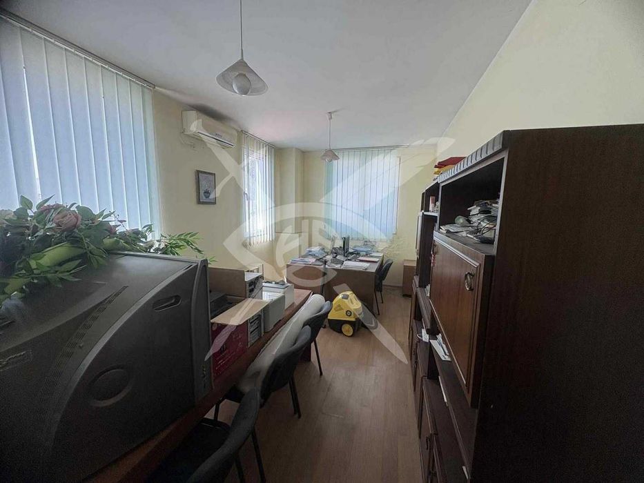 Дава се под наем Промишлена сграда в София, Военна рампа - 500 кв.м за 2500 € - Снимка #8