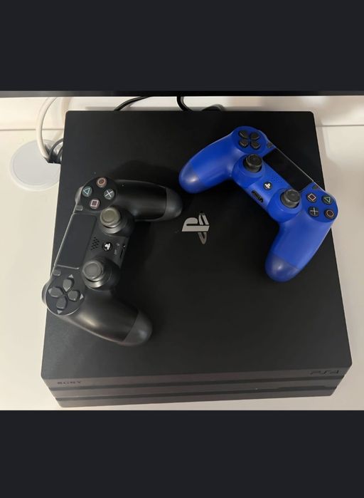 Sony PS4 Pro 1TB Ricondizionata - Ottime Condizioni + Caricabatterie, 3 Giochi E Stazione Di Ricarica
