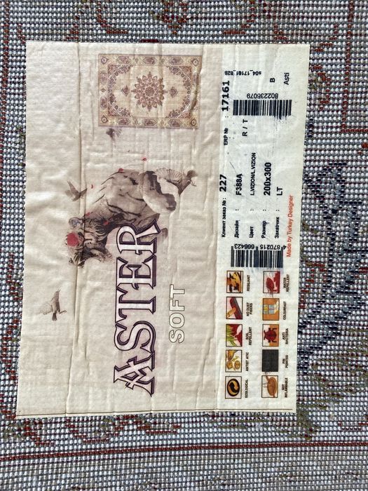 Ковер в отличном состояние