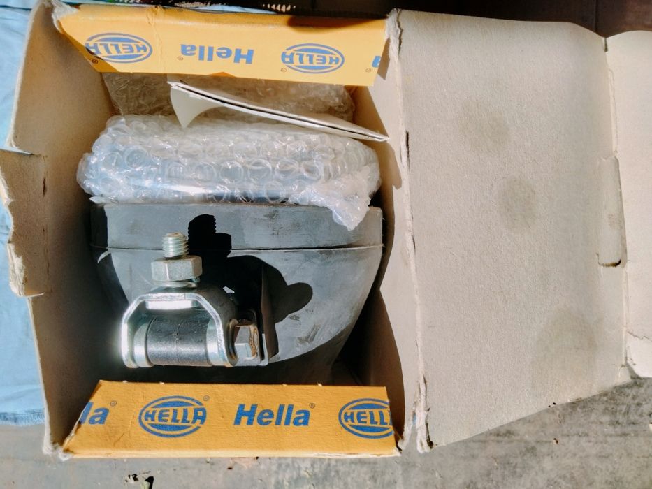 Фара освещения автомобиля