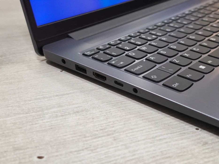 Lenovo IdeaPad Slim 3 15IAH8 / 8GB RAM / i5-1245H / 512GB SSD