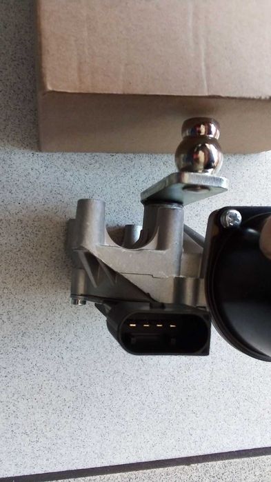 Качествено НОВО моторче за предни чистачки за БМВ Е60, E61