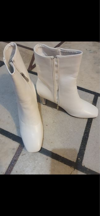 Дамски бели боти
