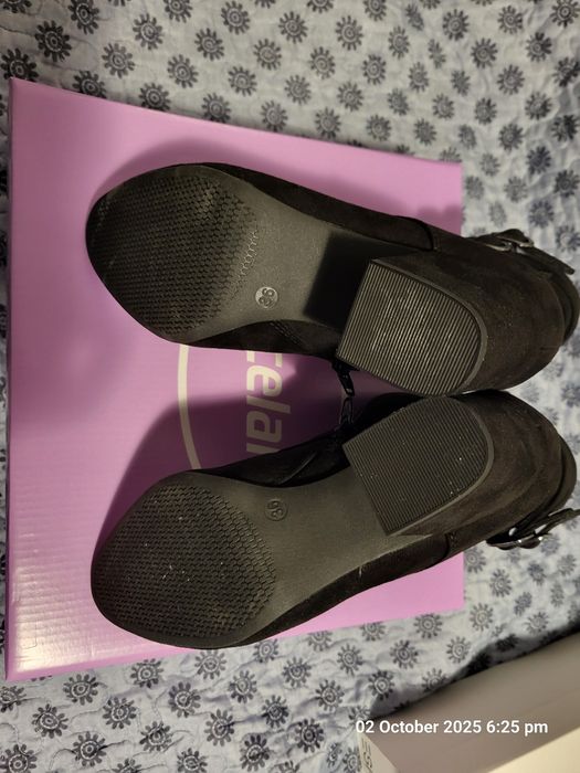 Ghete cu toc, negre, de toamnă