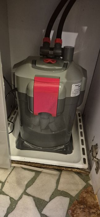 Vând acvariu 250 l